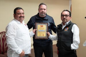  Asiste presidente municipal Ismael Burgueño a la entrega de reconocimiento al titular de la SSPCM por parte de la CTM