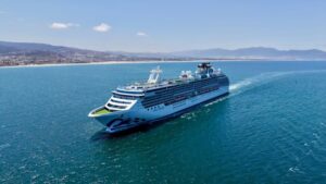  Claudia Agatón celebra el arribo del crucero Coral Princess al puerto de Ensenada   