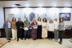  HACE JUSTICIA GOBERNADORA MARINA DEL PILAR CON ENTREGA DEL FONDO DE RETIRO A DOCENTES JUBILADOS DE BAJA CALIFORNIA   