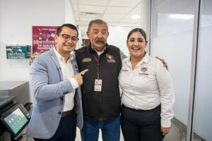  Fortalece alcalde Abdiel Gutiérrez cercanía con el personal durante recorrido por oficinas municipales   