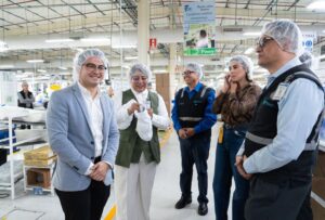  Coloca alcalde Abdiel Gutiérrez Coronado distintivo ACORDE a TIDI Posey   