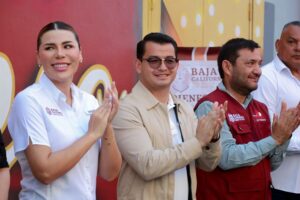  Recorre alcalde Abdiel Gutiérrez el Callejón del Travieso como parte del proyecto 'Tijuana Ruta de la Paz'