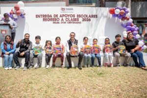  Beneficia Gobierno de la Ciudad a 200 alumnas y alumnos con paquetes de útiles escolares