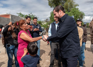 Refuerza Gobierno de Ismael Burgueño acciones preventivas con la limpieza del canal pluvial en la colonia El Pípila   